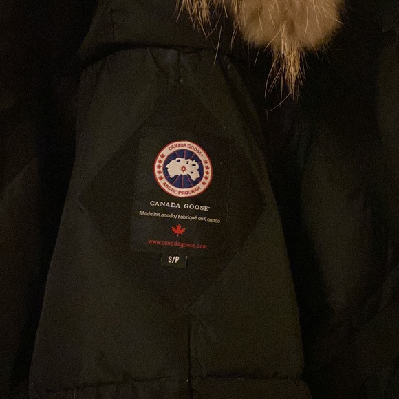 Canada goose jacket - Picture 2 of 4